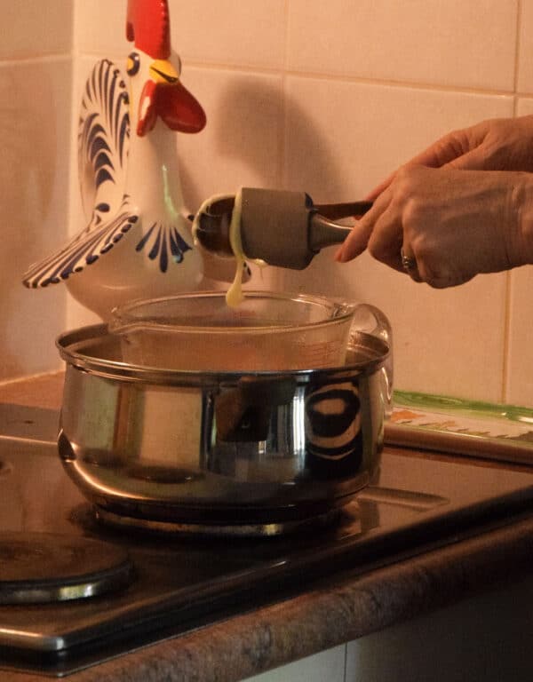 Double boiler technique using a saucepan and a Pyrex jug